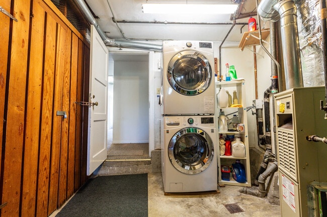 Building Photo - 64 Encanto Ave