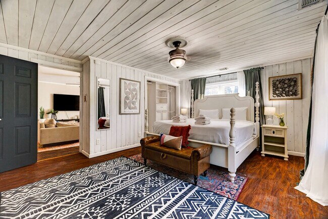 Building Photo - 1106 E 52nd St