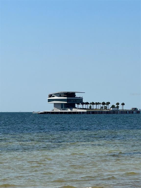 Building Photo - 1100 N Shore Dr NE