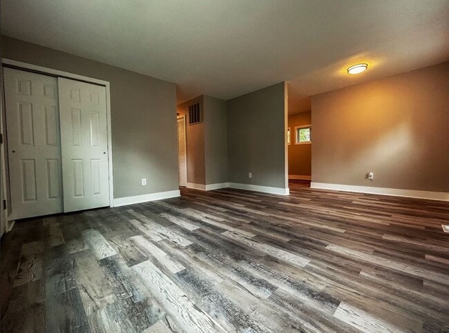 Building Photo - 2424 Marshalltown Dr