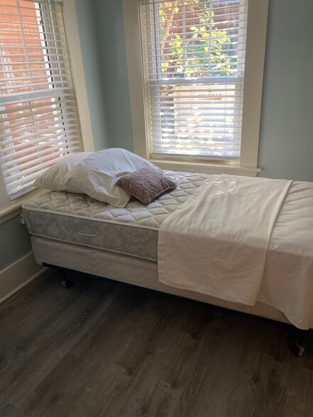 Comfortable 12 x12 room just off garden area. Single removed if you have larger bed - 1561 Webster St