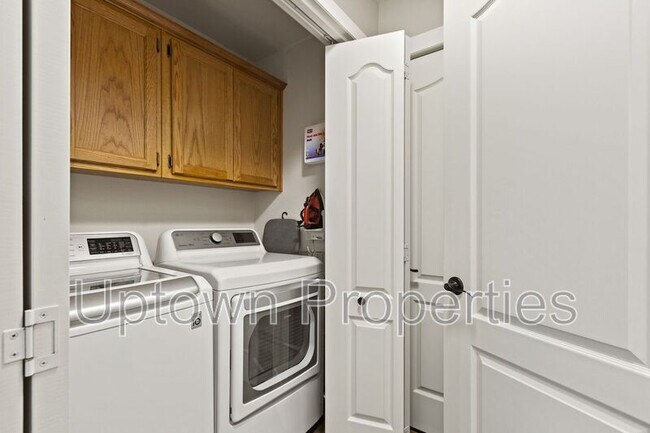 Building Photo - 753 SE Boysen Ln
