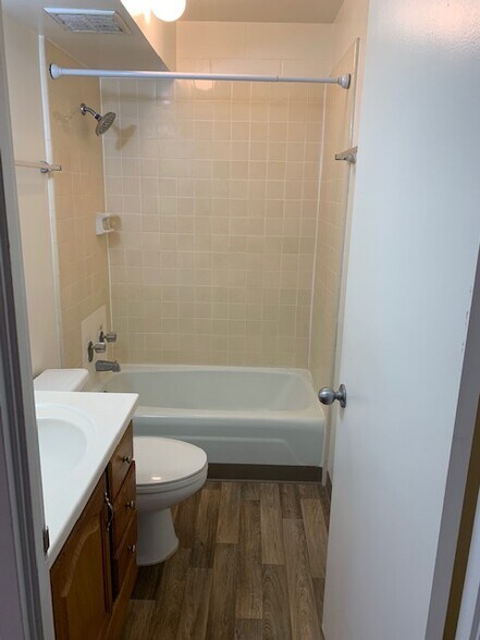 Building Photo - 812 Ekela Ave