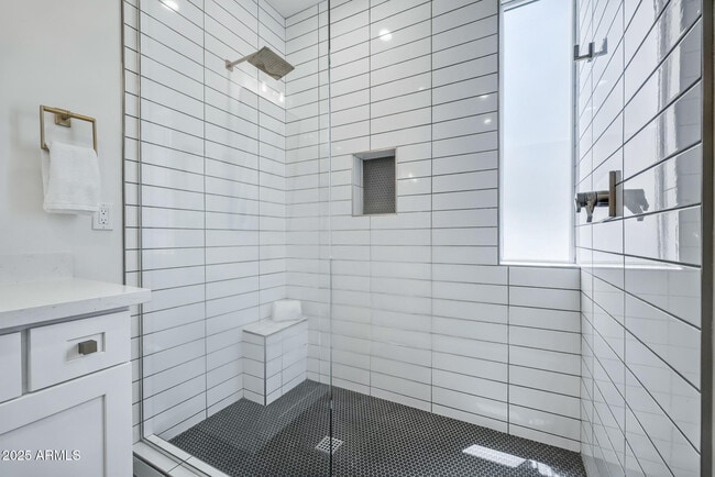 Building Photo - 5151 N 13th Pl