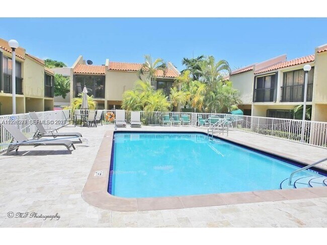 Building Photo - 1990 Brickell Ave