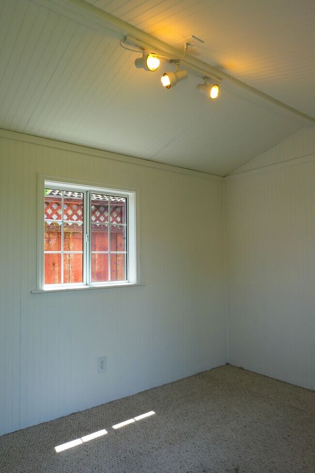 Building Photo - 33975 Frederick Ln