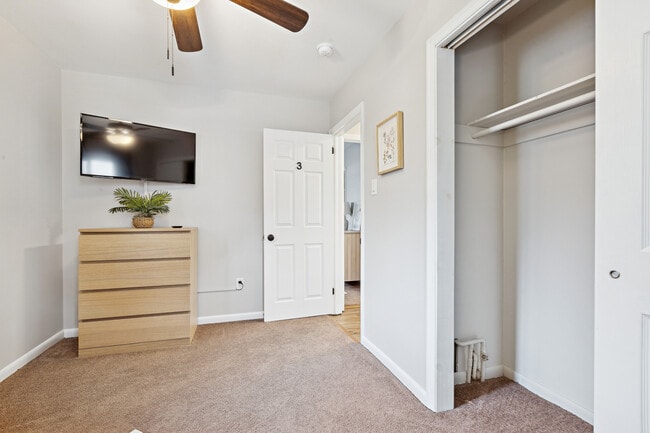 Building Photo - 616 Lemaster Ave