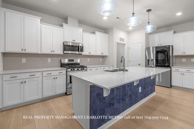 Building Photo - Stunning 4-BR Home on Wooded Cul-De-Sac Lot in Brightwater – Minutes from Rivergate!