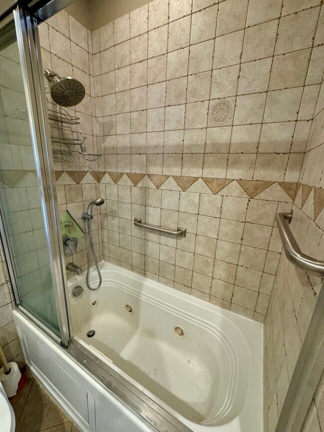 Building Photo - 600 S Dearborn St