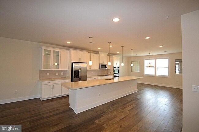 Building Photo - 44840 Tiverton Sq