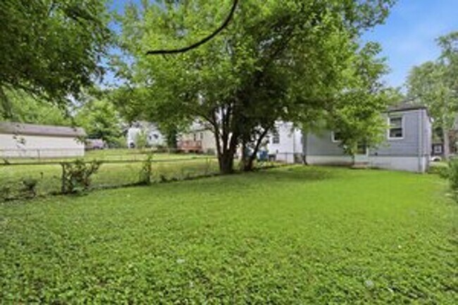 Building Photo - 3 Bed / 1 Bath | Ferguson, MO | $1,220/mo