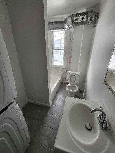 Building Photo - 348 W Queen Ln