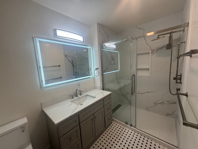 Building Photo - Spacious 4Bed/3Bath House Home in El Cerrito!