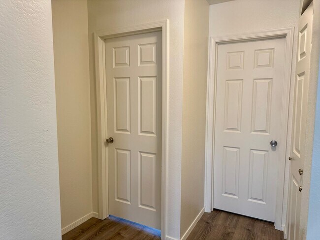 Building Photo - 2 Bedroom, 1 Bath Apartment in Bullhead Ci...