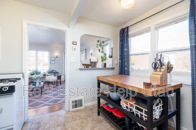 Building Photo - 2009 S 1500 E