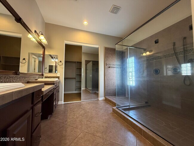 Building Photo - 4045 S Camellia Dr