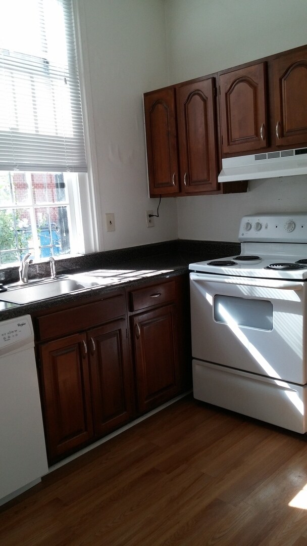Interior Photo - 504 Cathedral Street