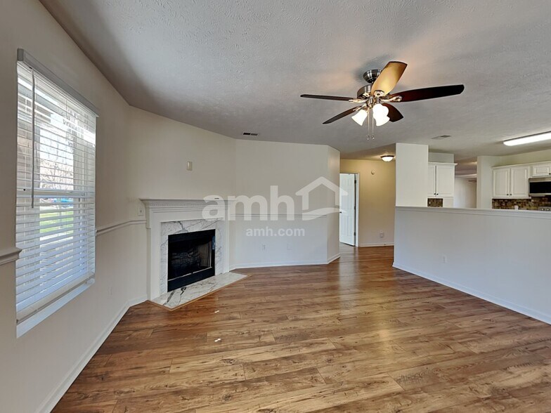 Building Photo - 2840 Meadow Gln