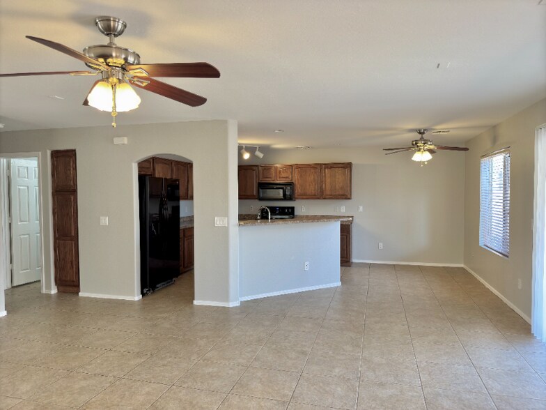 Building Photo - 1337 E Stirrup Ln