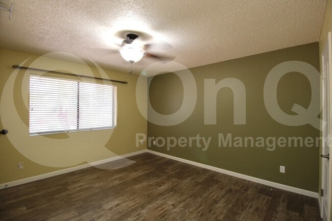 Building Photo - 2862 E Dolphin Ave