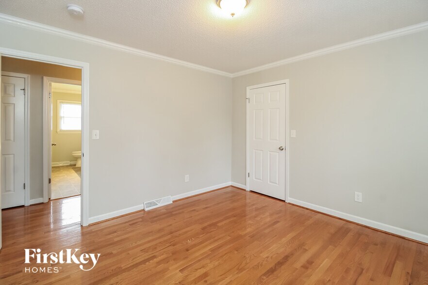 Building Photo - 535 Drumheller Rd