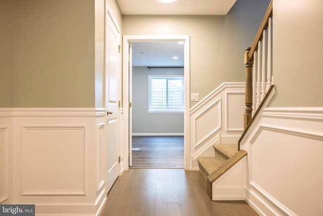 Building Photo - 1009 Lakeview Ct
