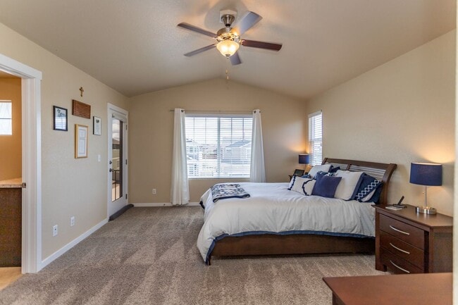 Building Photo - Immaculate 3-Story Home | Comfort, Space & Seasonal Perks!