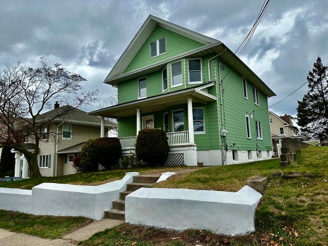 Building Photo - 227 Hamilton Ave