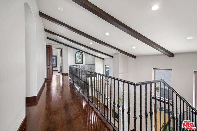 Building Photo - 2901 Oak Ave
