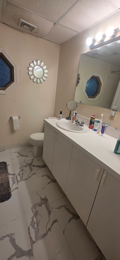 Building Photo - NO FEE! XL House w 2 Parking Inc, Laundry I/U -- New Hardwood Flooring, Pet Friendly, 2 Parking S...