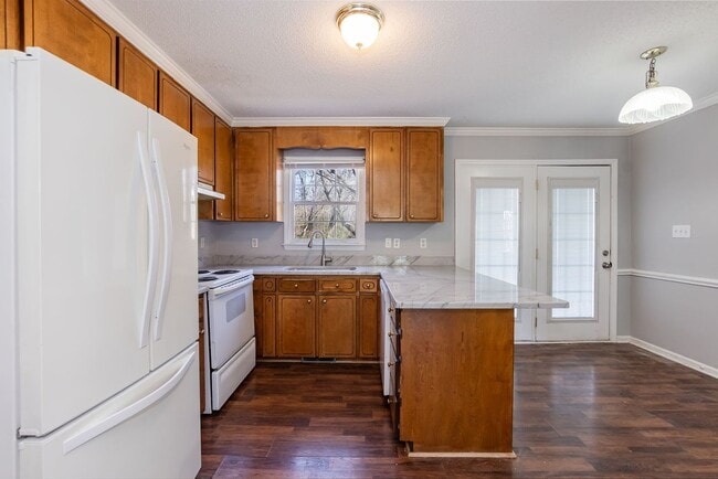 Building Photo - Great Corner Lot Home in Downtown Clayton