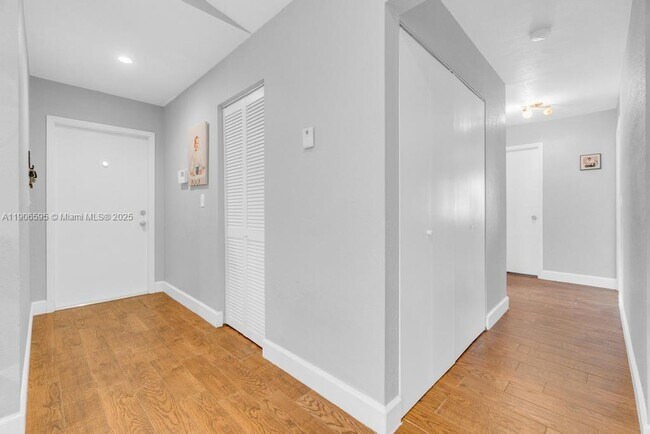 Building Photo - 1499 Yellowthroat St