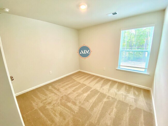 Building Photo - 1729 Sanctum St