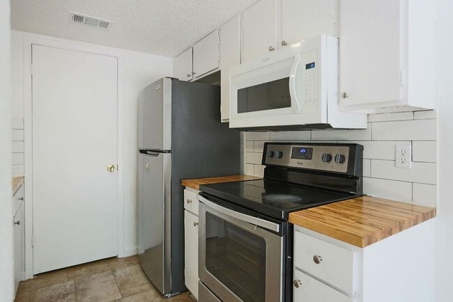 Building Photo - 7508 St Amant Pl