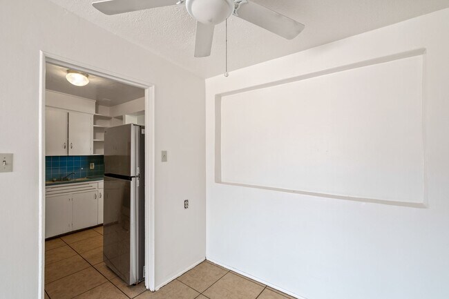 Building Photo - 2230 E Spring St