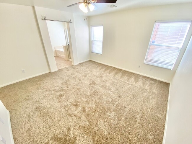 Building Photo - GORGEOUS 3 BEDROOM / 2 FULL BATH SINGLE FAMILY HOME , WITH 2 CAR GARAGE