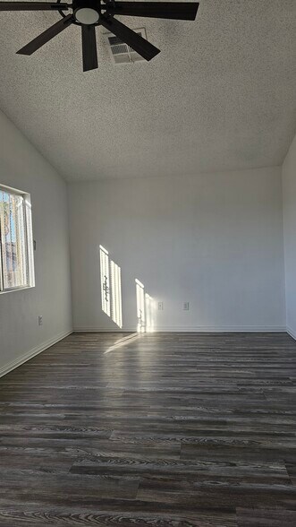 Building Photo - 2229 Goldhill Way