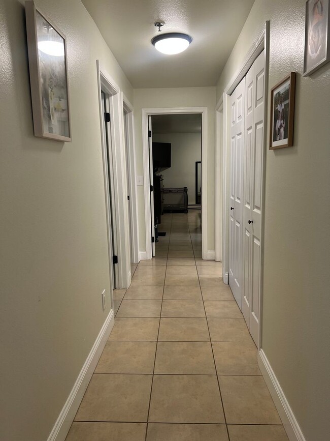 Building Photo - Welcome to Renton Ridge, 3 bed 2 bath with...