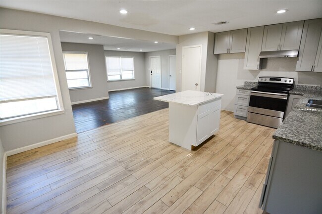 Building Photo - 6818 Cherrydale Dr