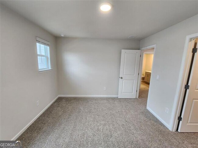 Building Photo - 235 Vly Oak Dr