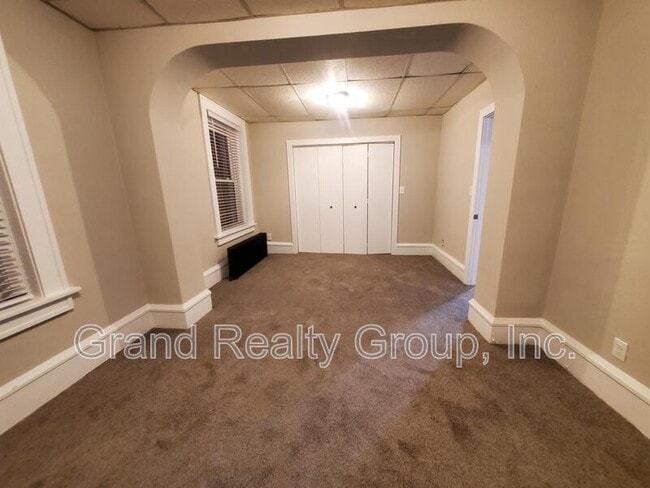 Building Photo - 137 Cedar Ave Ave