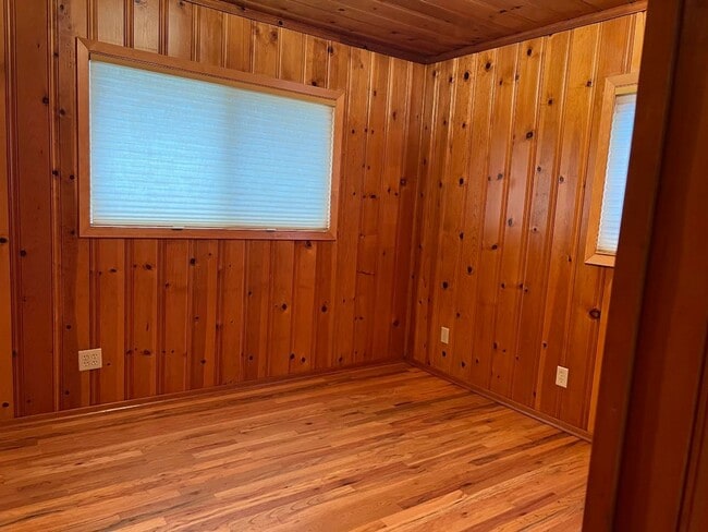Building Photo - Great spacious 3-bedroom residence