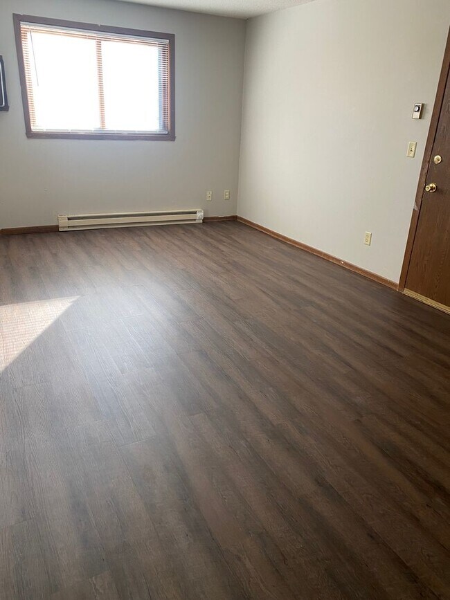Building Photo - 1215 15th Ave N