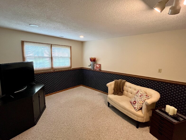 Building Photo - 17604 Lorence Way