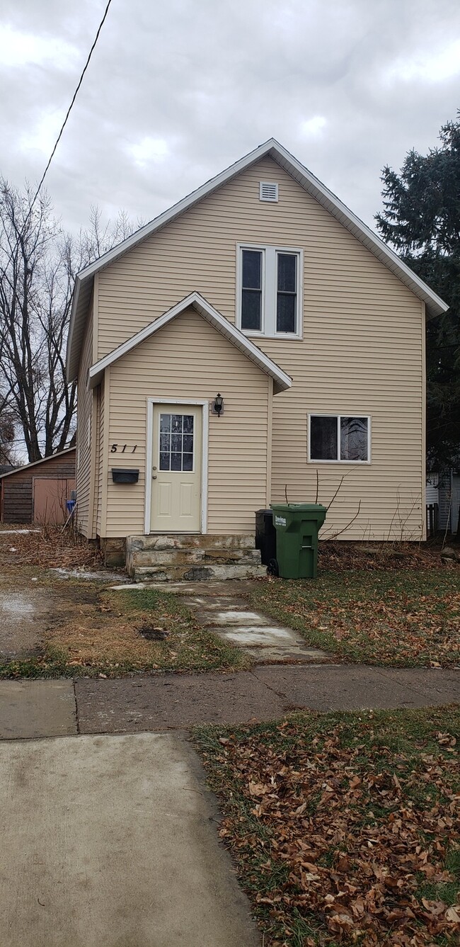 Primary Photo - 511 3rd Ave E