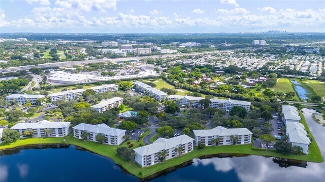 Building Photo - 1514 Whitehall Dr