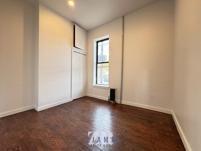 Building Photo - 68 Putnam Ave