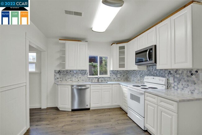 Building Photo - 1930 Stuart St