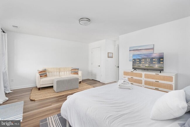 Building Photo - 308 Douglas Ave