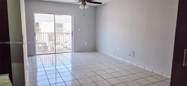 Building Photo - 1100 SW 104th Ct